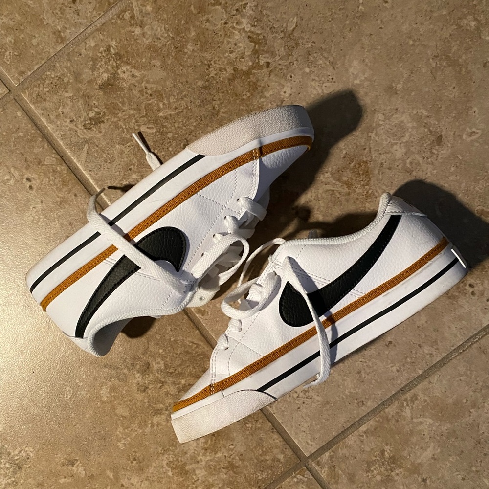 Nike Court Legacy Women’s size 7